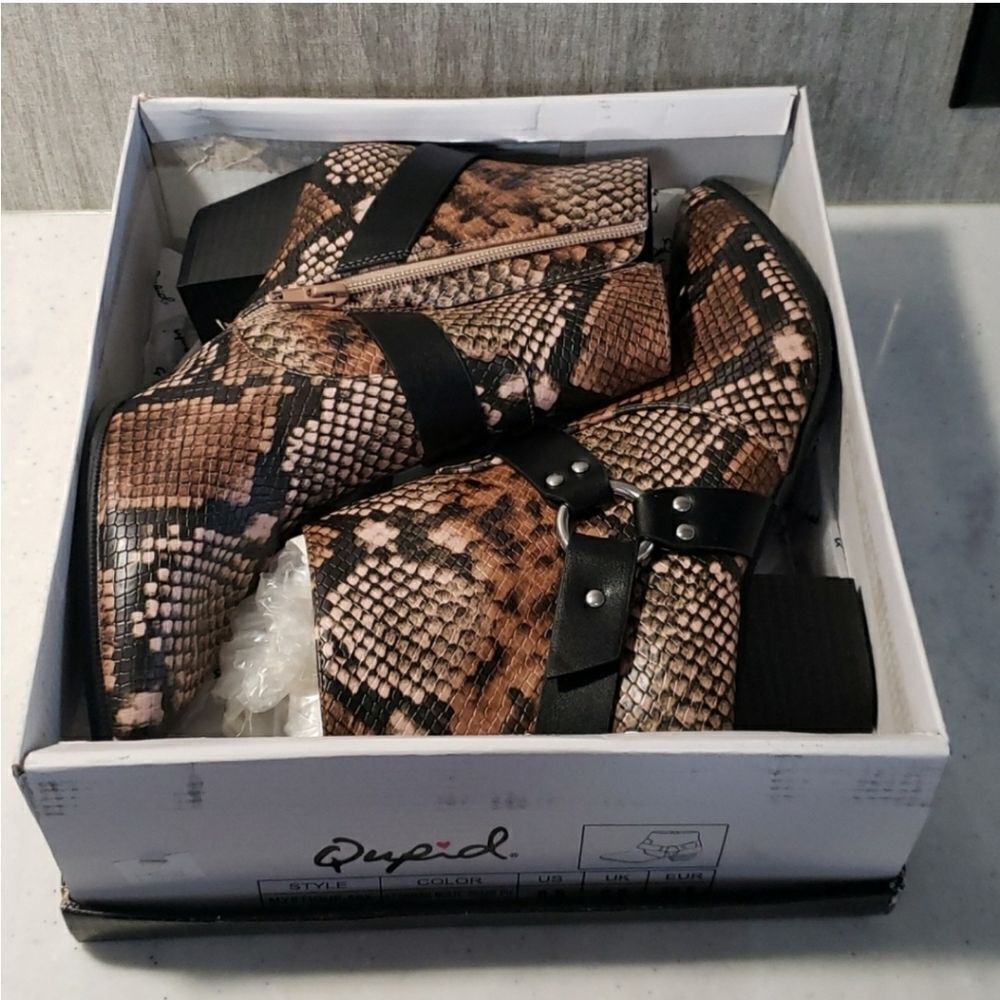 NWT Qupid Faux Snakeskin Fashion Boots Booties Sz 8.5 - Picture 2 of 9